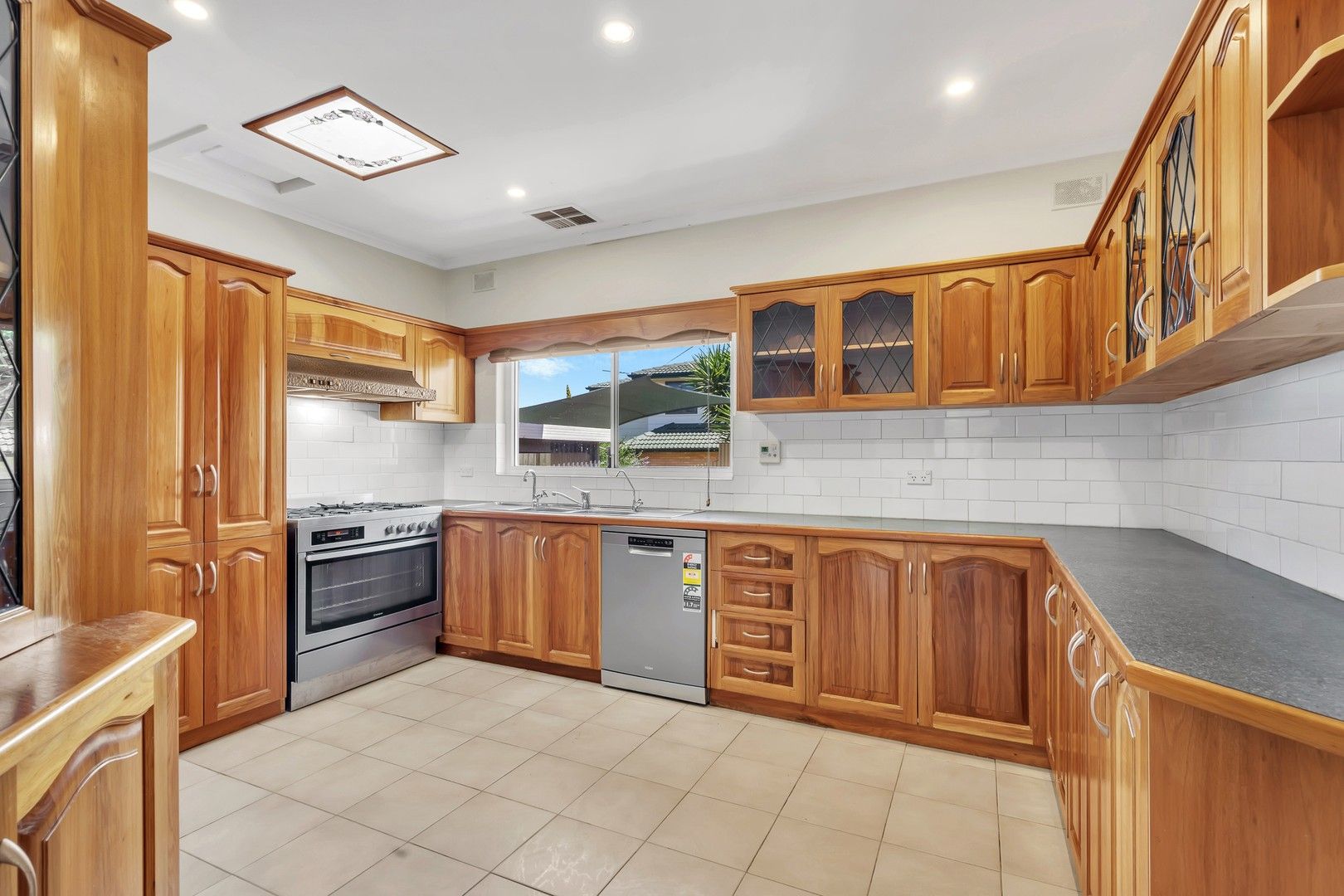 5 bedrooms House in 30 Murrell Road PARA HILLS SA, 5096