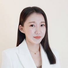 Hannah Heyan Li, Sales representative