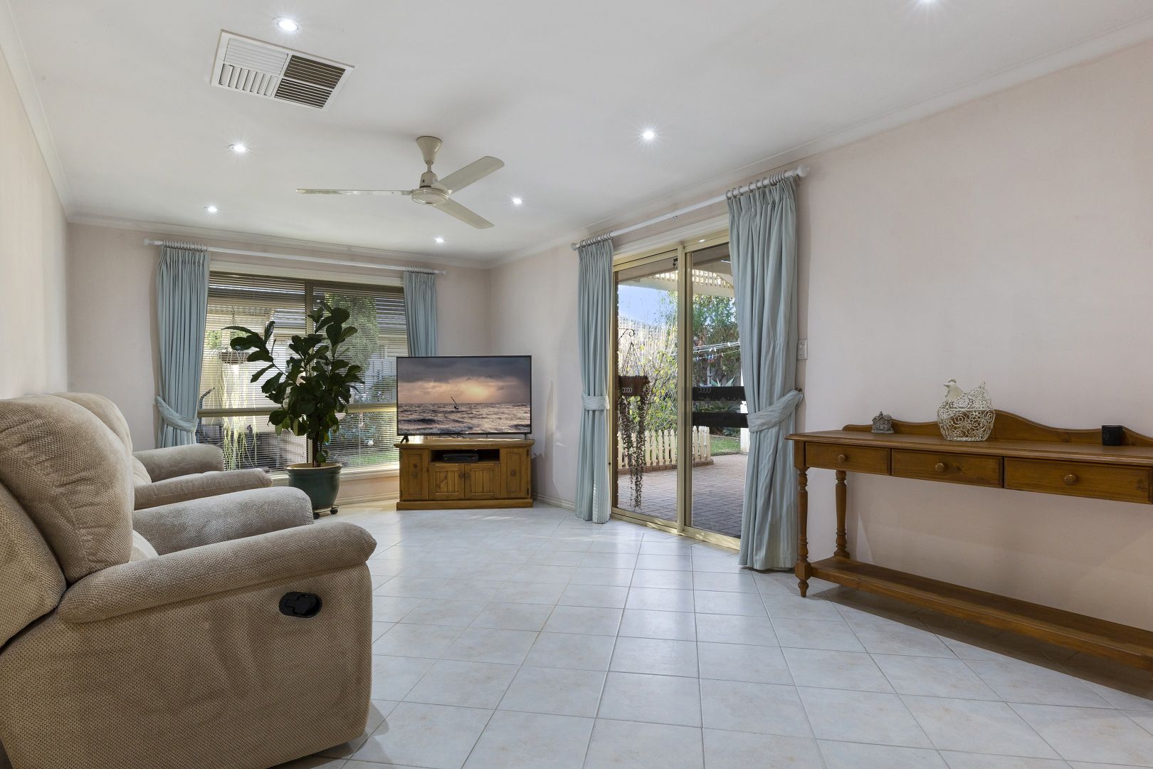 40 Rhode Island Drive, Parafield Gardens SA 5107, Image 2