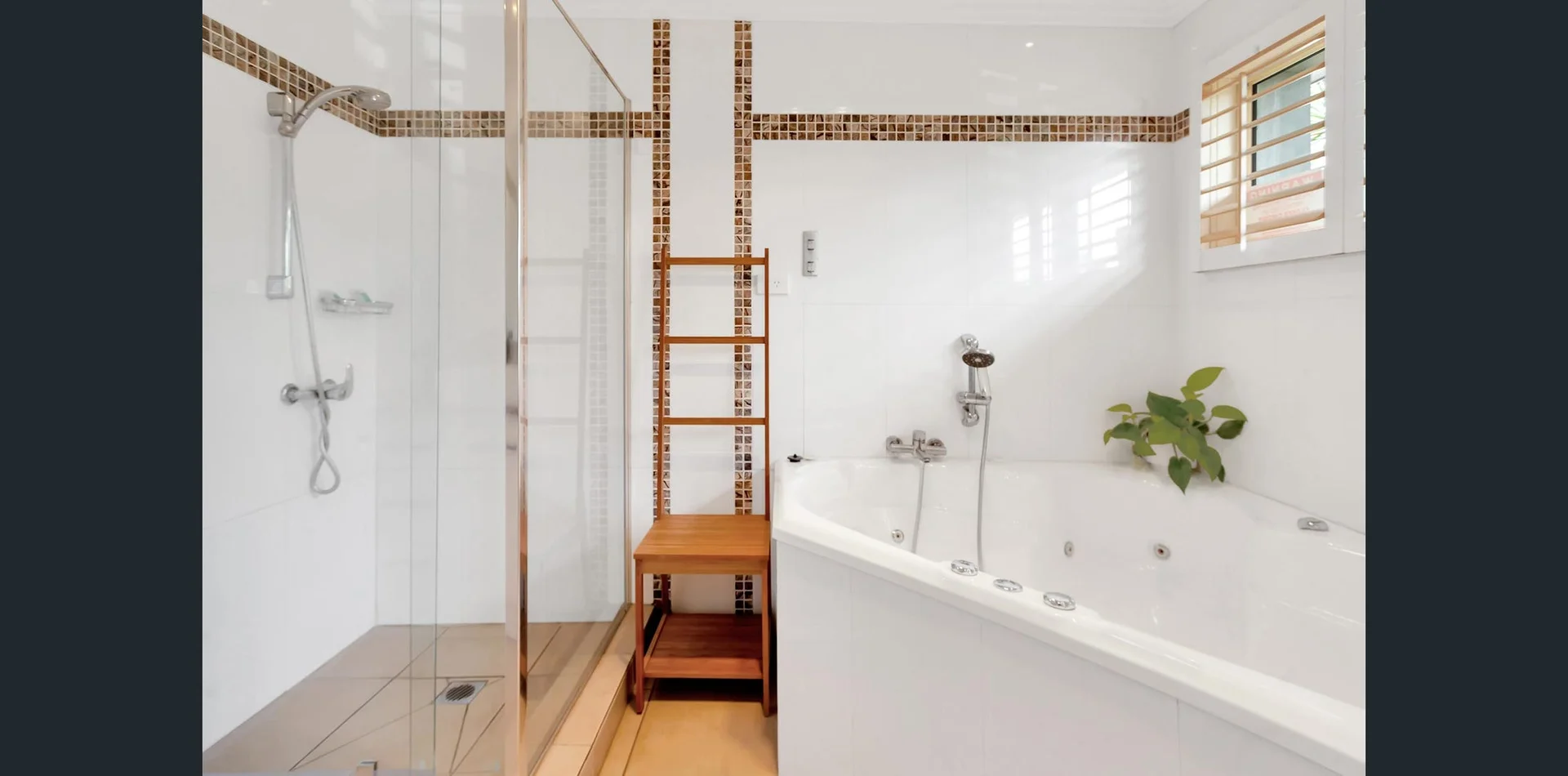 Additional image 14 of 1/29 Merrimac Boulevard, Broadbeach Waters QLD 4218