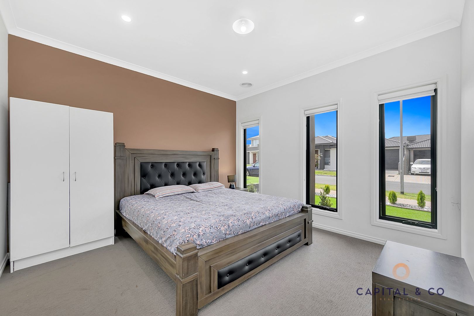 22 Rhubarb Place, Mickleham VIC 3064, Image 2