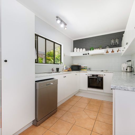 5 bedrooms Apartment / Unit / Flat in 8/4 Symons Avenue BUCASIA QLD, 4750