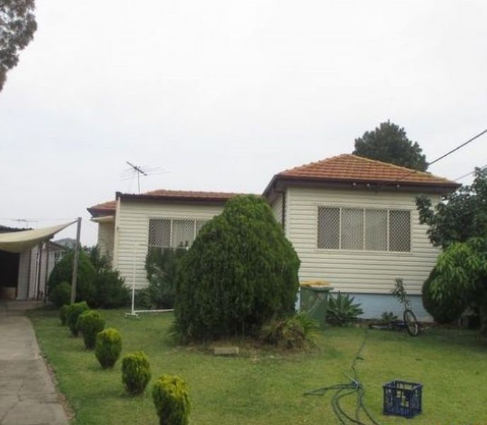 18 Charlotte Crescent, Canley Vale NSW 2166