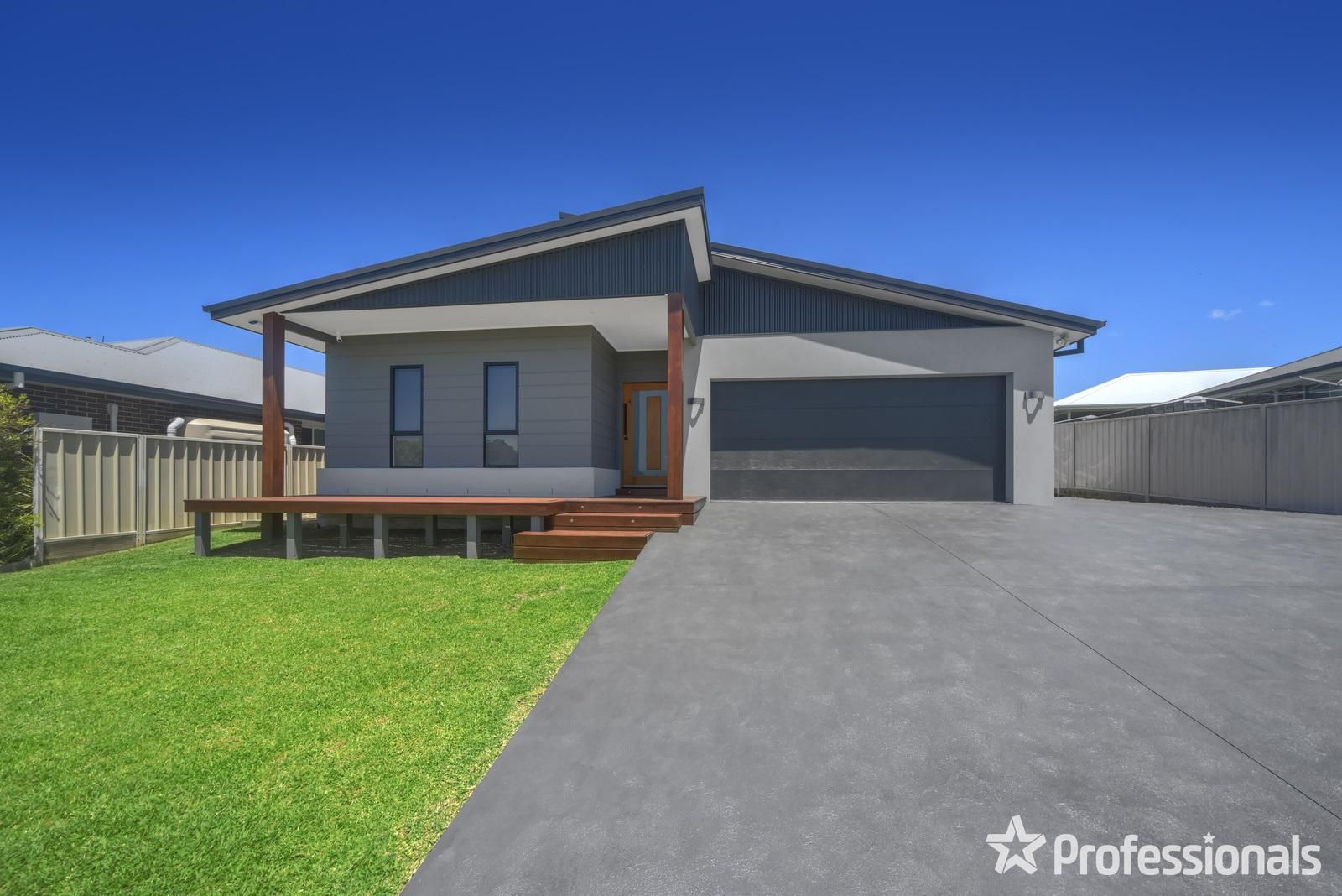 4 Alata Crescent, South Nowra NSW 2541