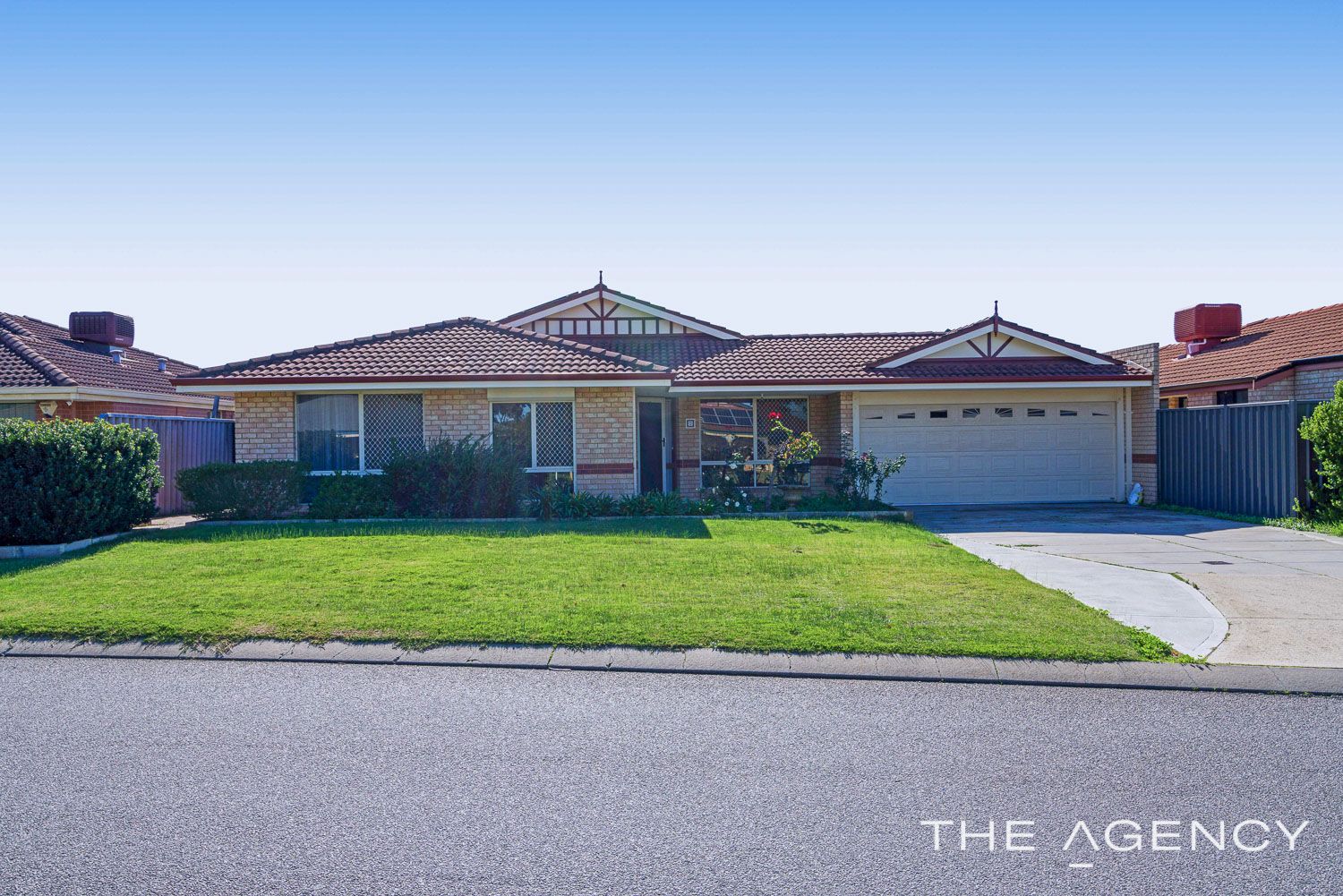 4 bedrooms House in 9 Molloy Circuit ATWELL WA, 6164