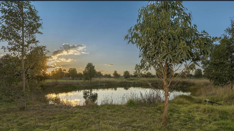 370 Five Mile Road, Pakenham South VIC 3810, Image 2