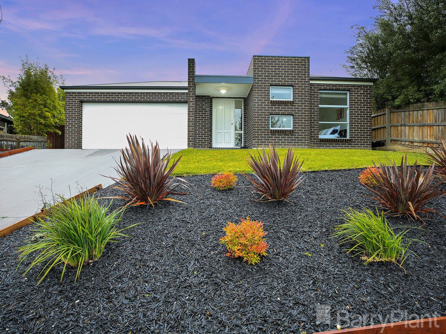 4 bedrooms House in 5 Midsummer Lane DROUIN VIC, 3818