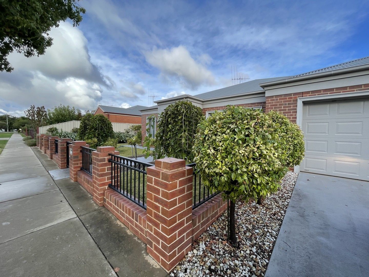 2 bedrooms Townhouse in 27 Rutherford Street SWAN HILL VIC, 3585
