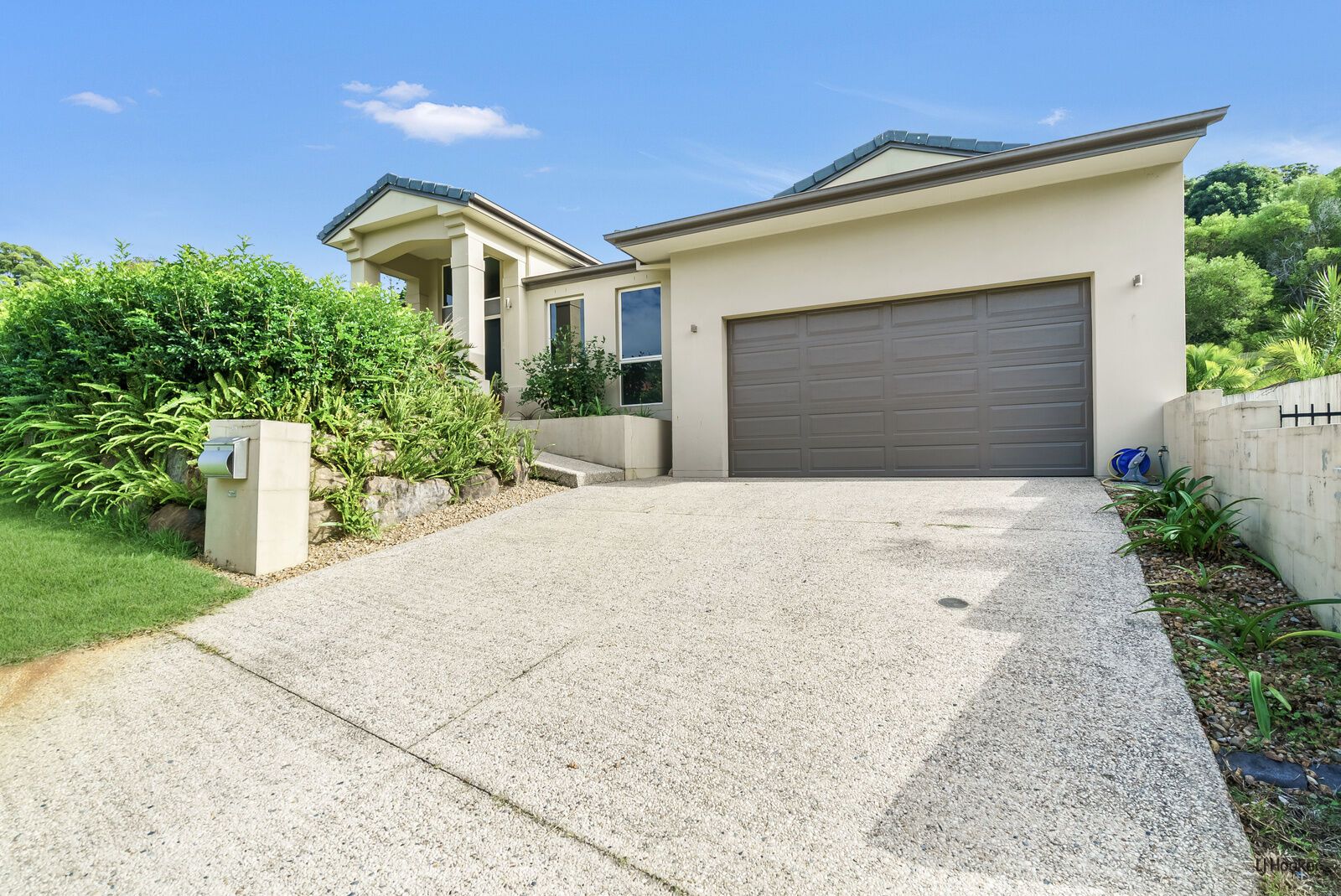 4 bedrooms House in 21 Silkwood Terrace TWEED HEADS WEST NSW, 2485