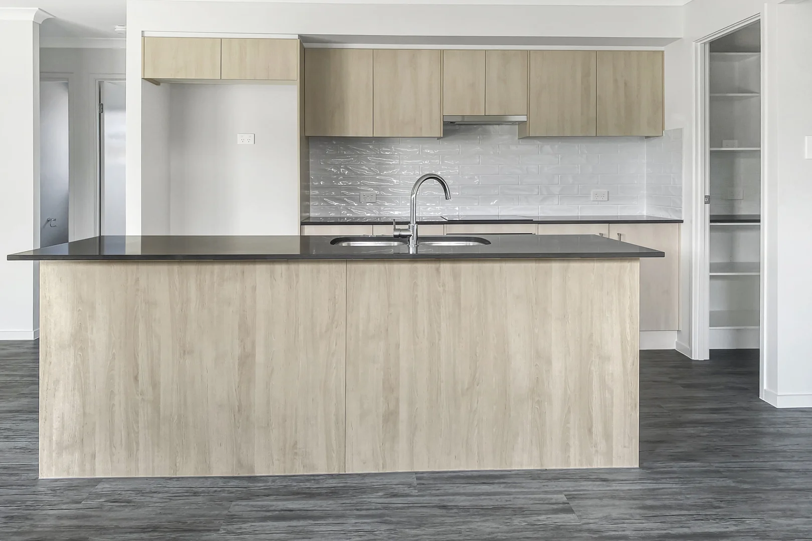 Additional image 2 of 3a Senor Avenue, Urangan QLD 4655