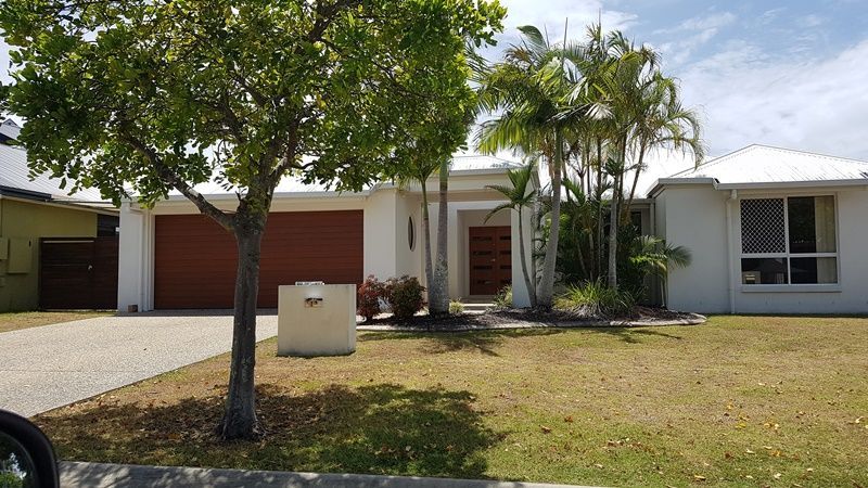 4 bedrooms House in 13 Flores Street PARREARRA QLD, 4575