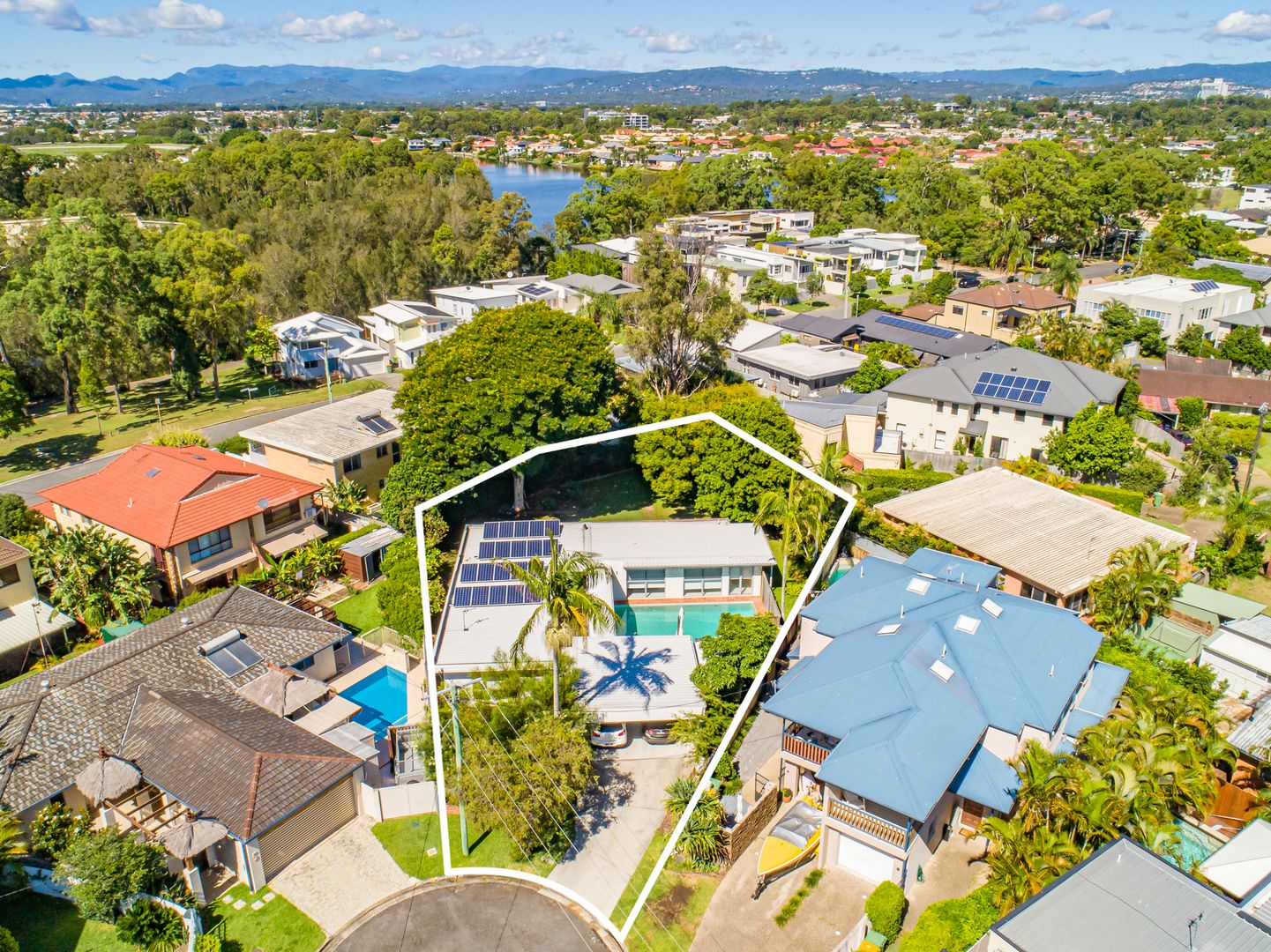 6 Croton Grove, Bundall QLD 4217, Image 2