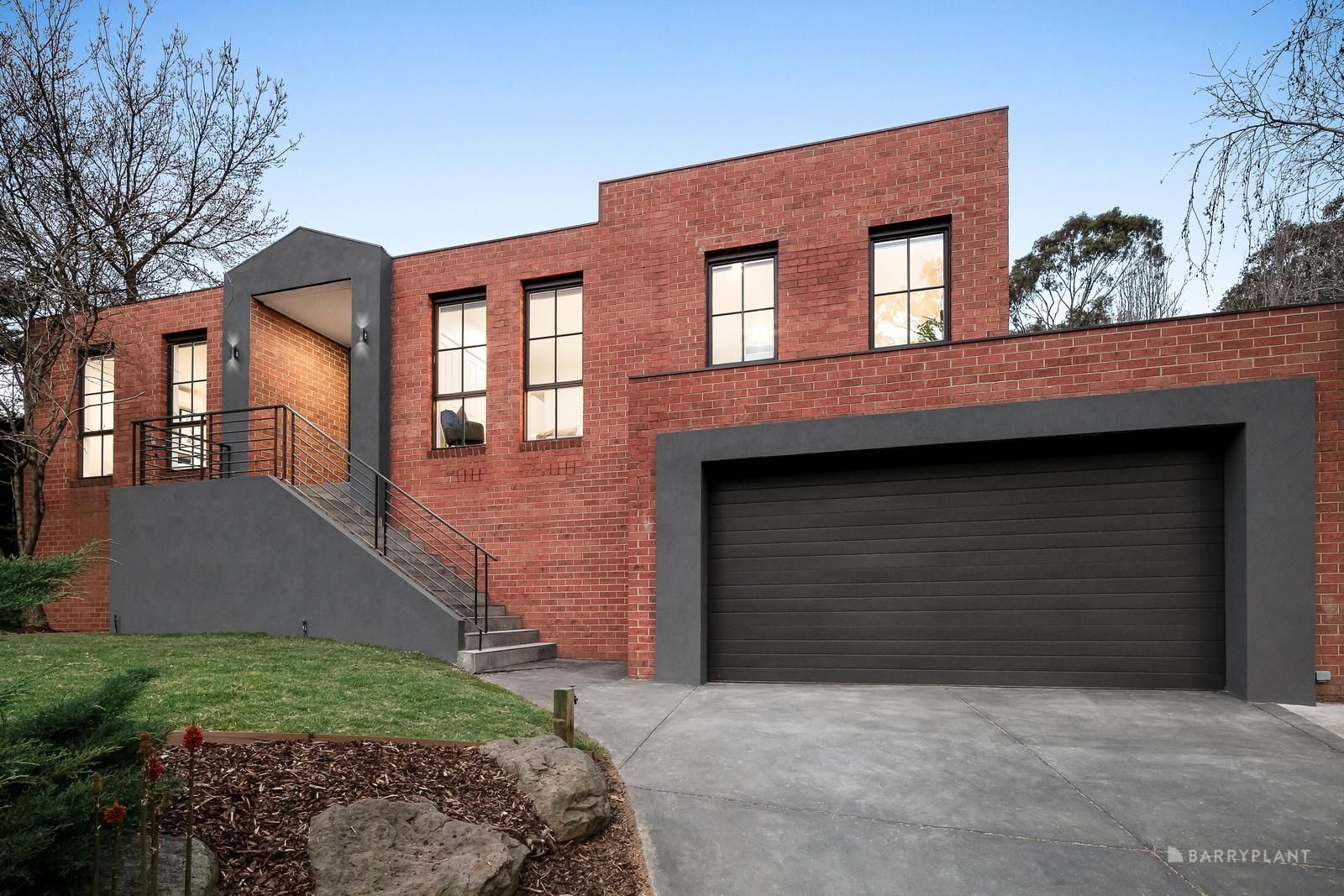 5 bedrooms House in 2 Echidna Road ELTHAM VIC, 3095