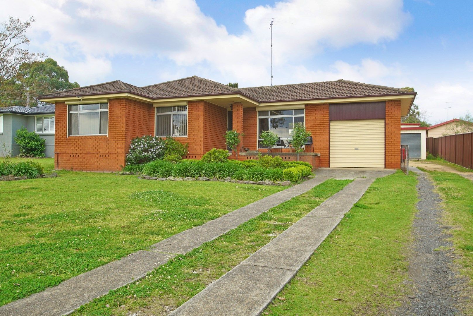 868 Montpellier Drive, The Oaks NSW 2570, Image 0