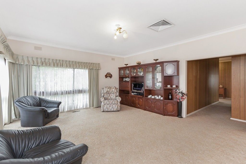 4 Cheverton Road, Lower Plenty VIC 3093, Image 2