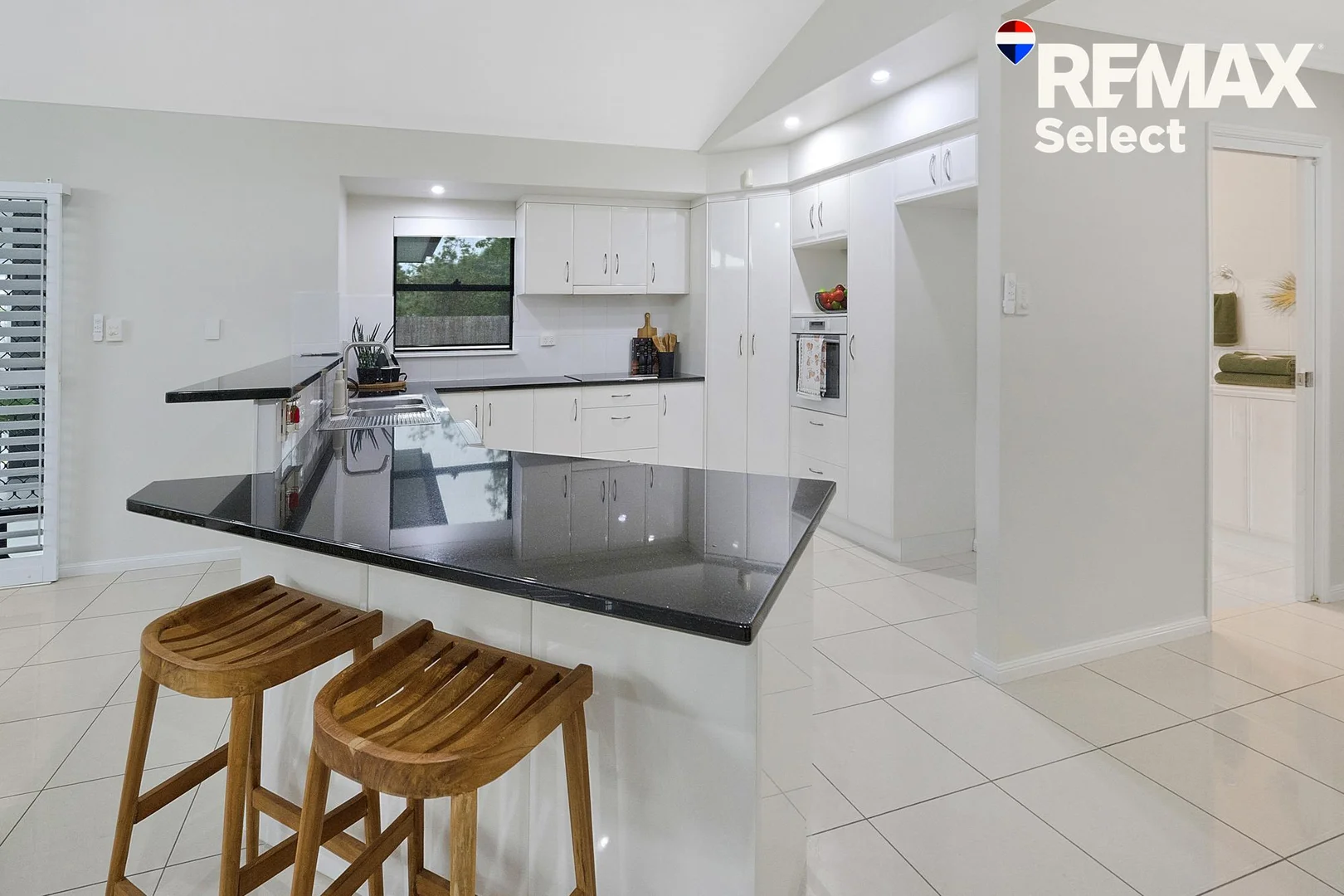 Additional image 8 of 6 Victor Ave, Glenella QLD 4740