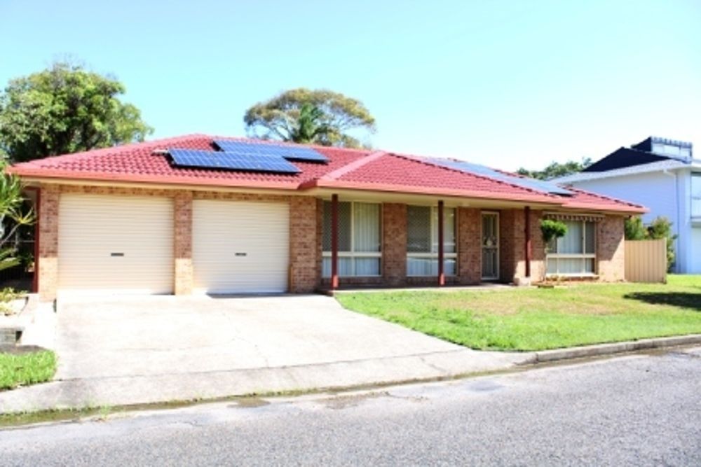 3 bedrooms House in 22 Hodgson Street CRESCENT HEAD NSW, 2440