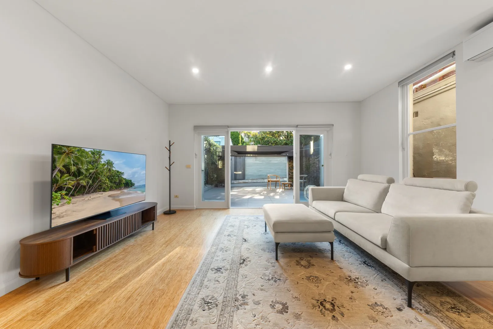 Spacious 5-Bedroom Family Home in a Prime Queens Park Location, Queens Park
