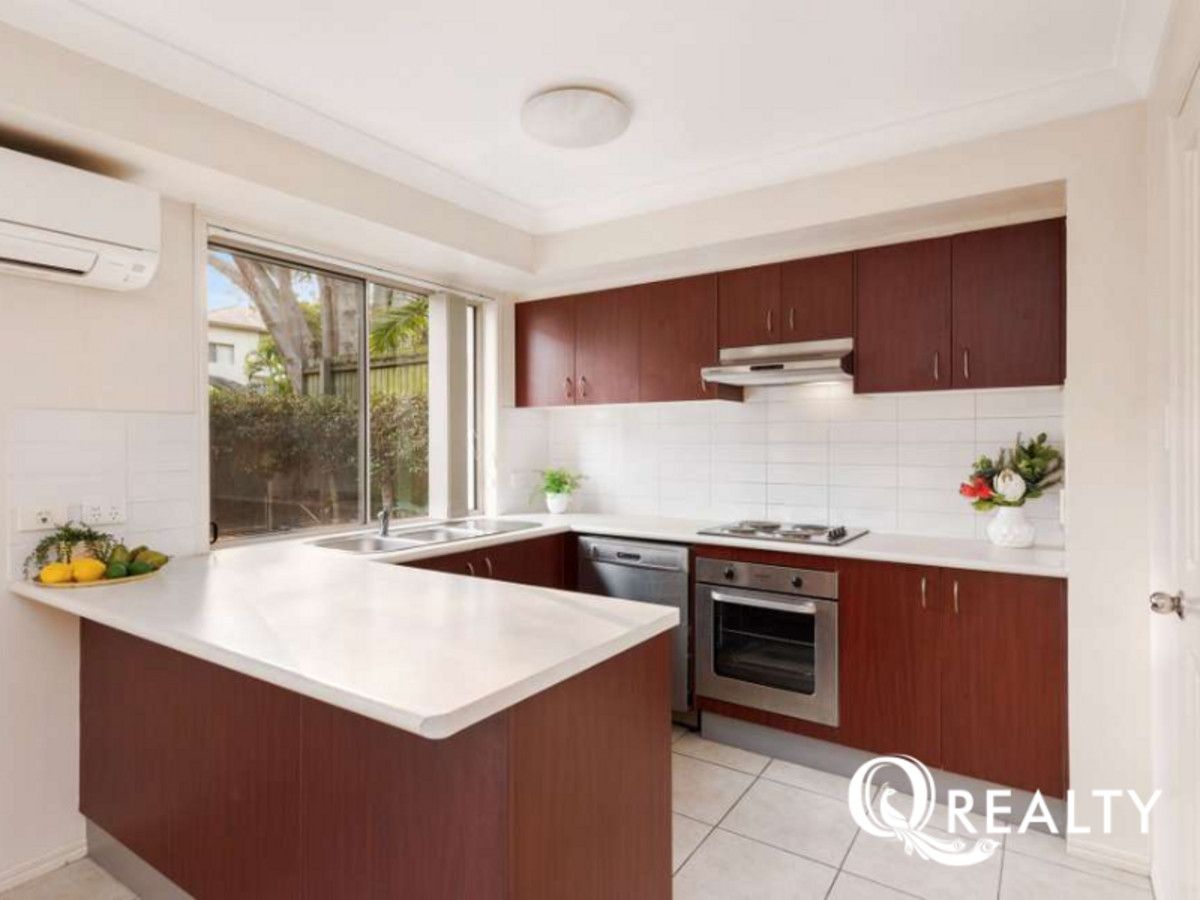 3 bedrooms Townhouse in 28 Coora Street WISHART QLD, 4122