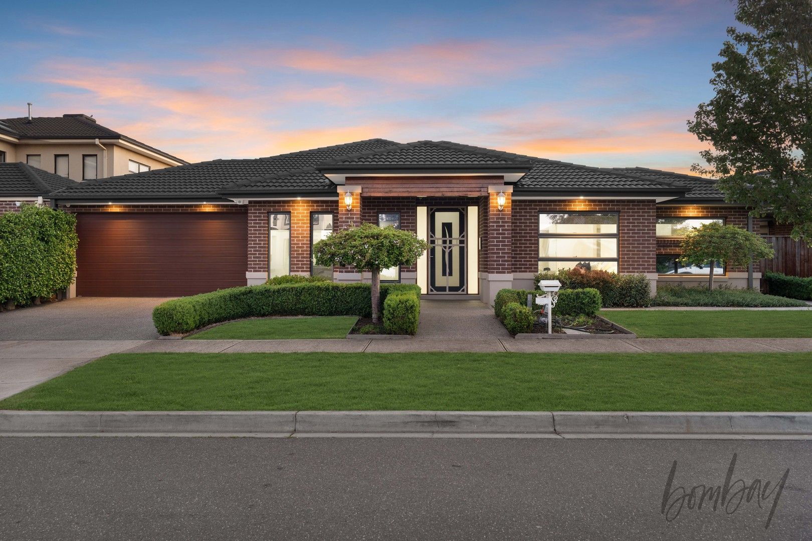 4 bedrooms House in 10 Mombassa Drive WOLLERT VIC, 3750