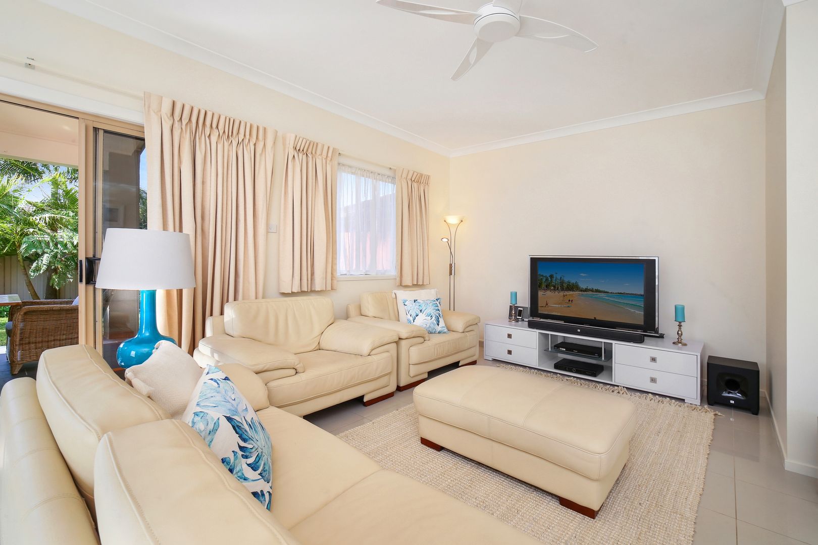 11 Victor Close, Green Point NSW 2251, Image 1