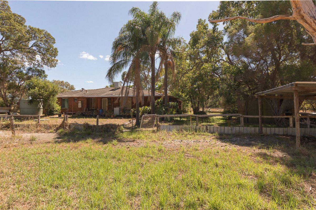 111 Warrington Road, Byford WA 6122, Image 2