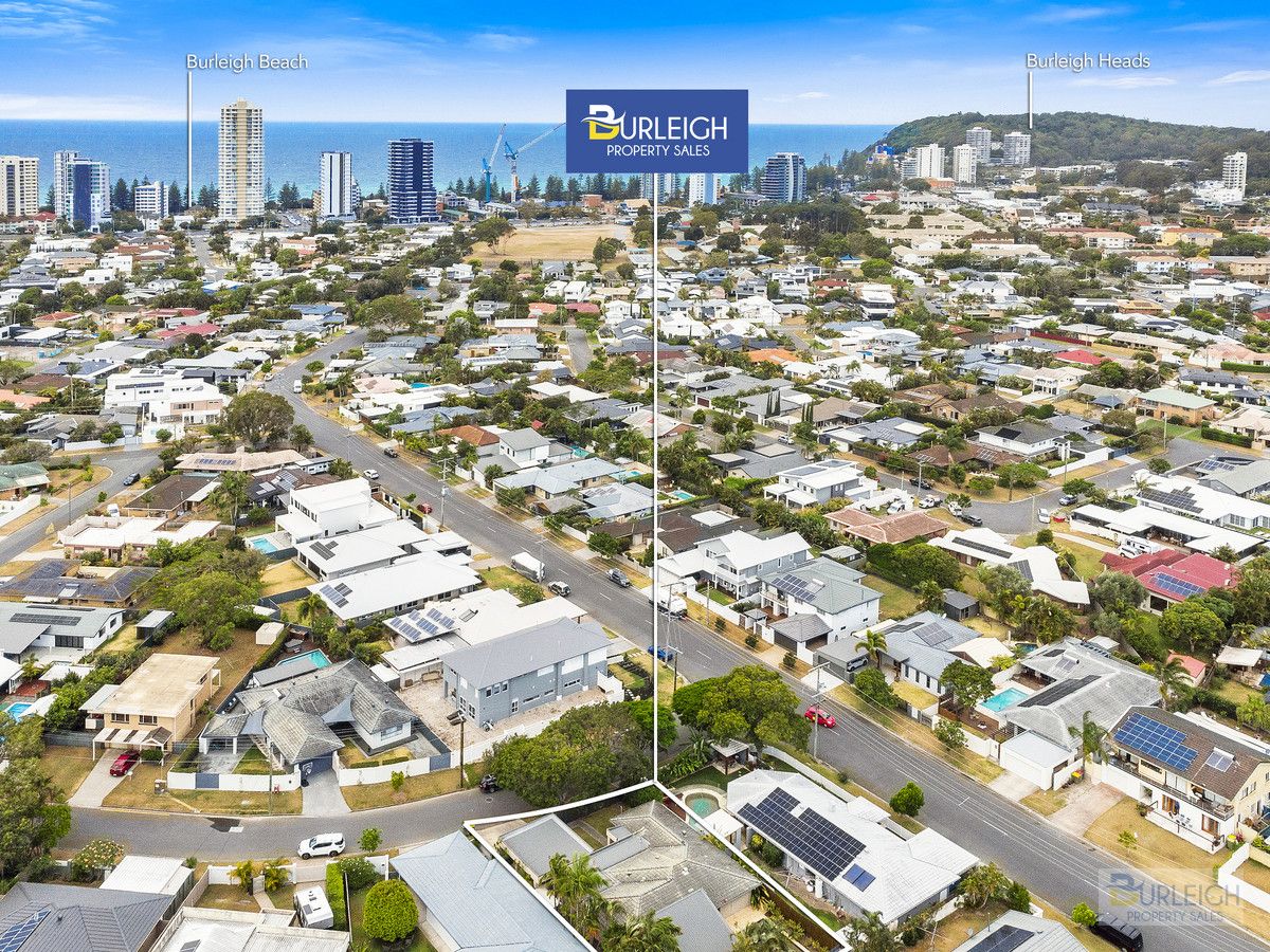 4 bedrooms House in 29 Curlew Crescent BURLEIGH WATERS QLD, 4220