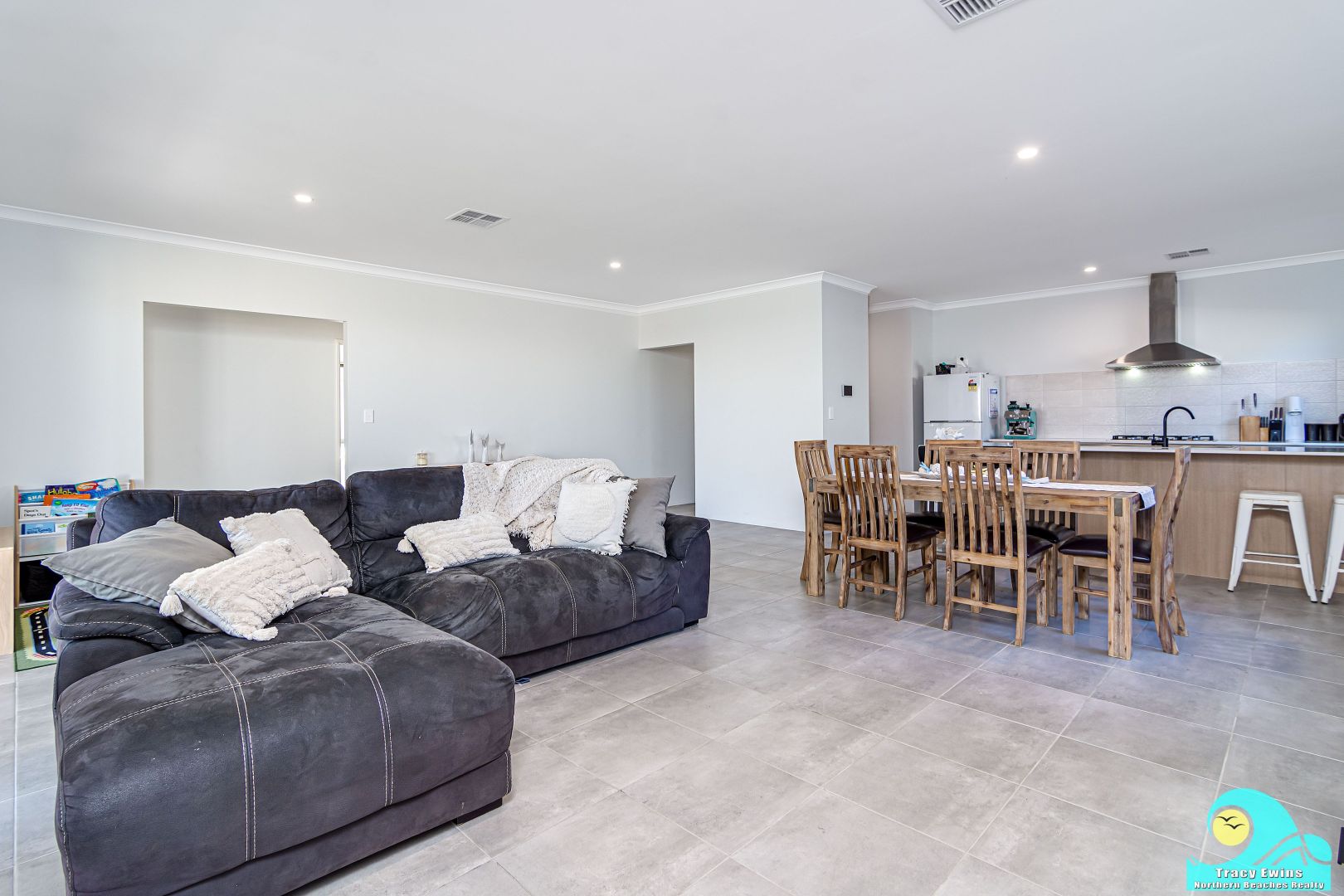 10 Paddle Way, Yanchep WA 6035, Image 2