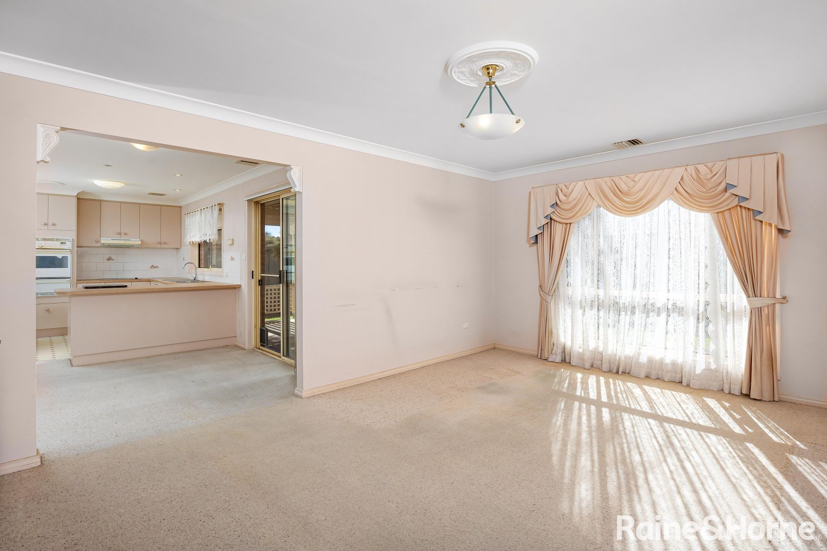 20 Otama Street, Glenfield Park NSW 2650, Image 2