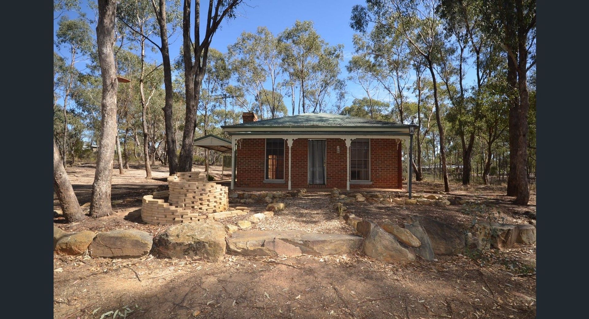 1 bedrooms House in 13 Callistemon Close JUNORTOUN VIC, 3551