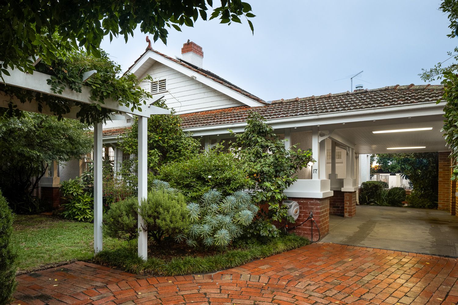 17 Montclair Avenue, Brighton VIC 3186, Image 1