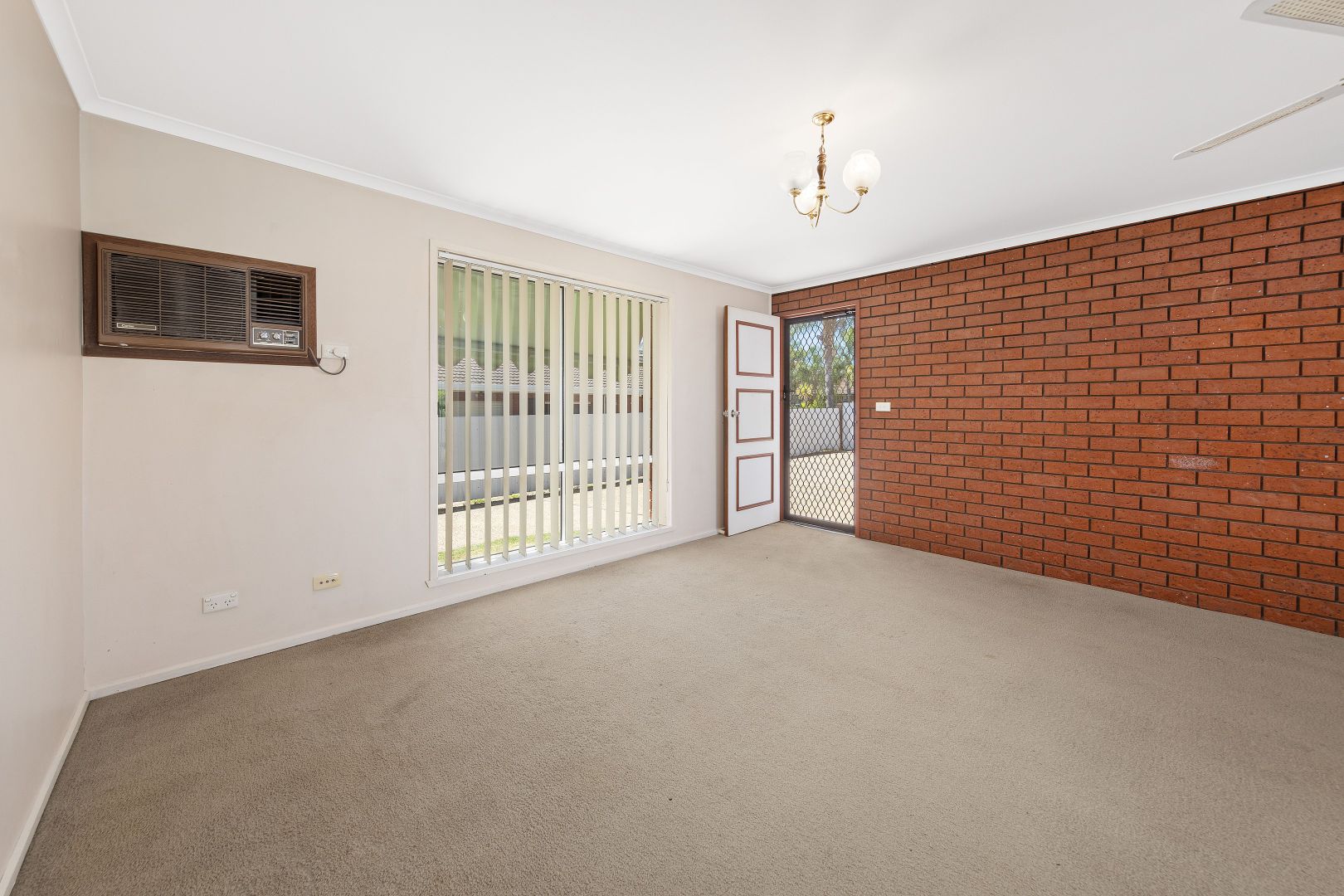 1/482 Heriot Street, Lavington NSW 2641, Image 2