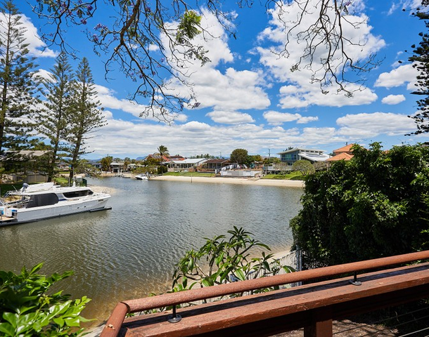 16 Andrew Avenue, Broadbeach Waters QLD 4218