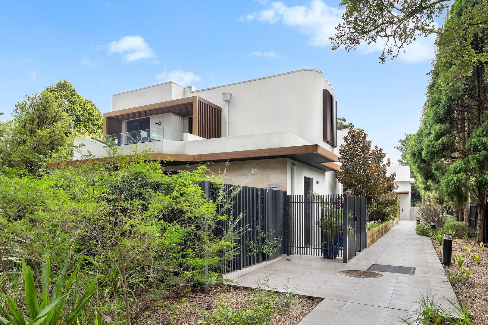 3 bedrooms Townhouse in 3/122 Junction Road WAHROONGA NSW, 2076