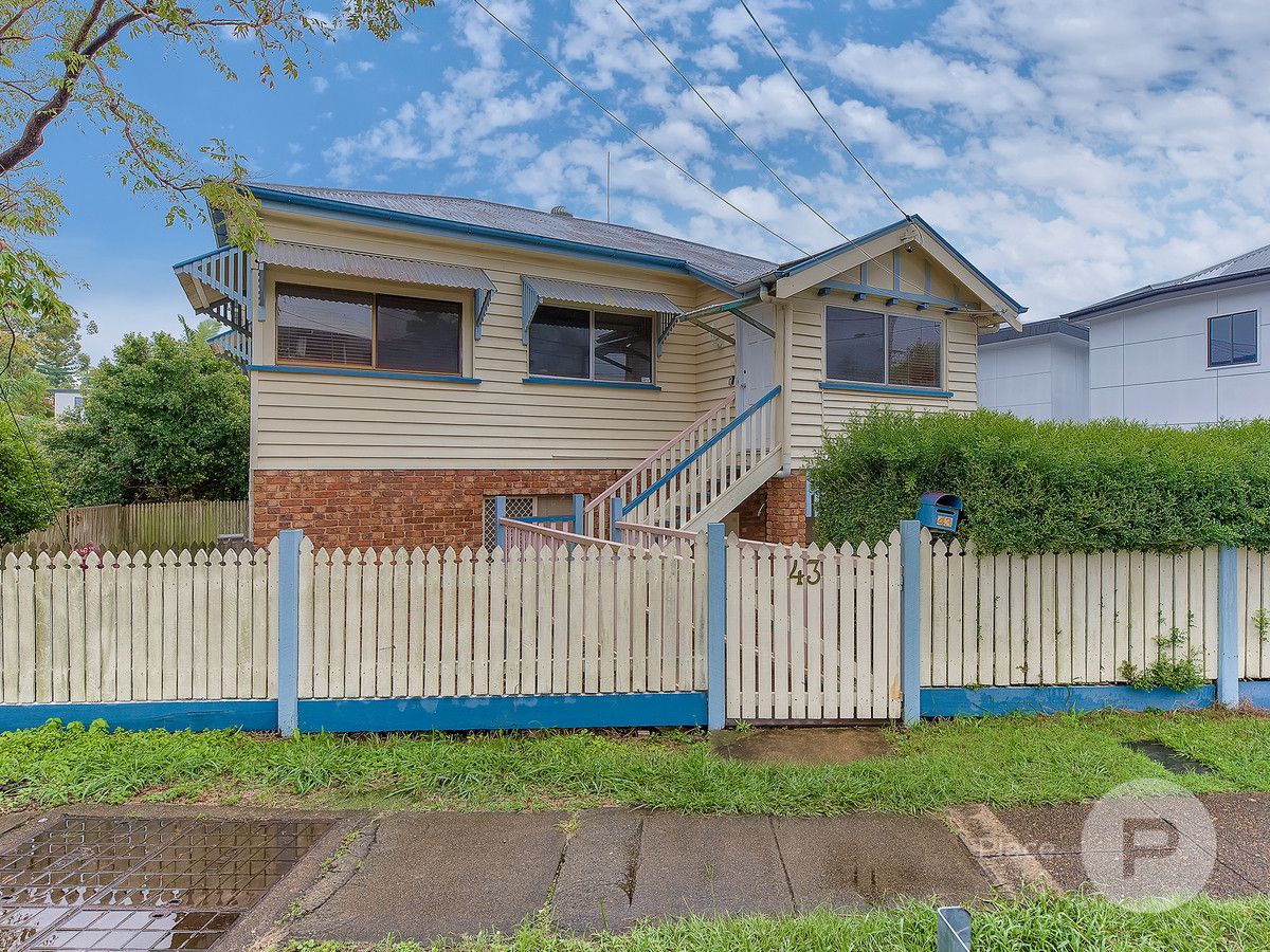 6 bedrooms House in 43 Birdwood Road HOLLAND PARK WEST QLD, 4121