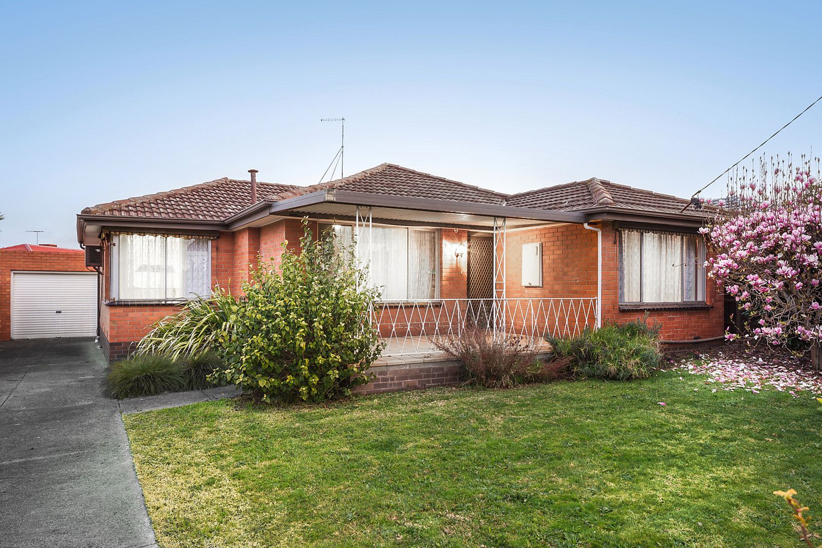Sold 19 Brentwood Avenue, Lalor VIC 3075 on 07 Oct 2022 2018050742