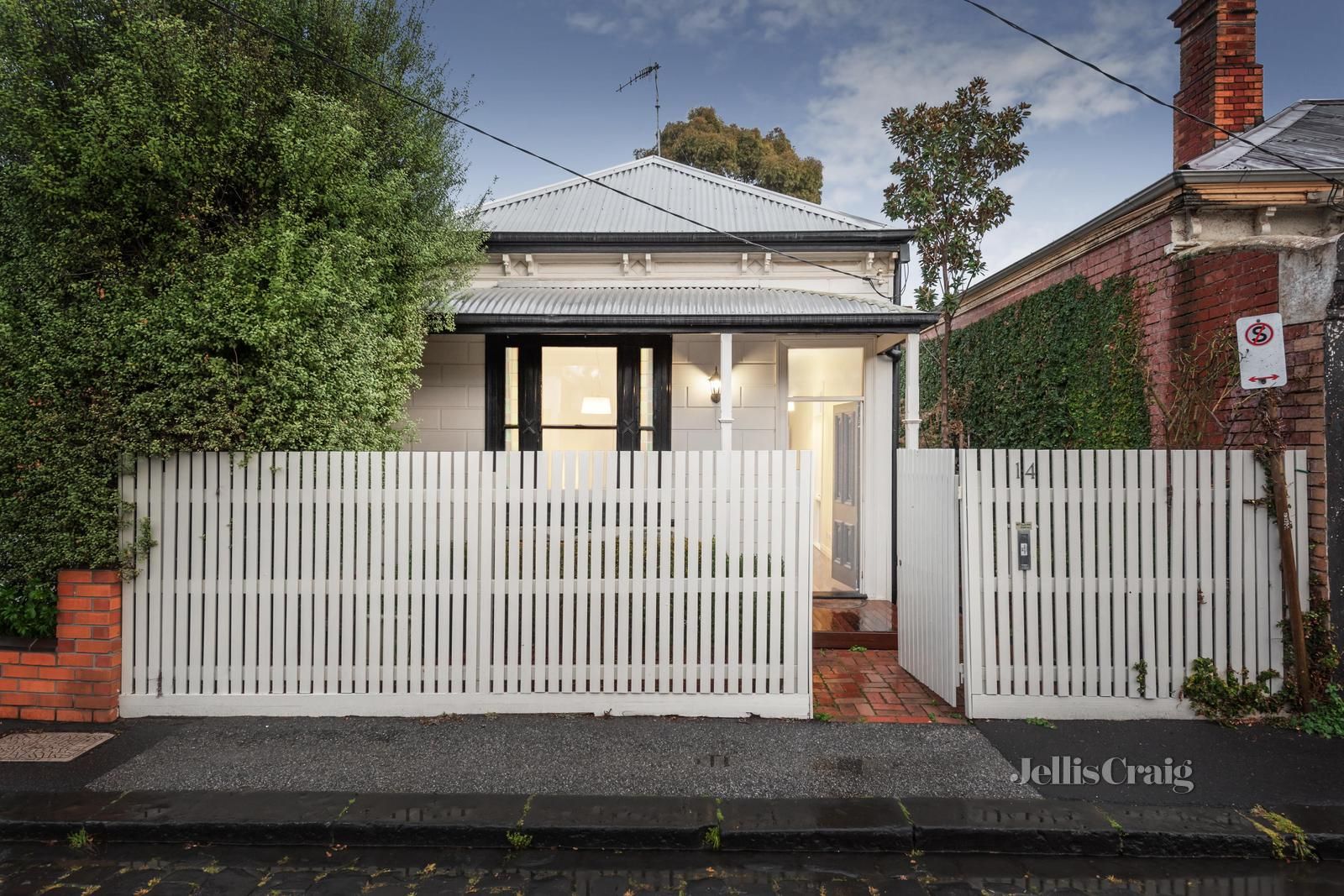 2 bedrooms House in 14 Richmond Terrace RICHMOND VIC, 3121