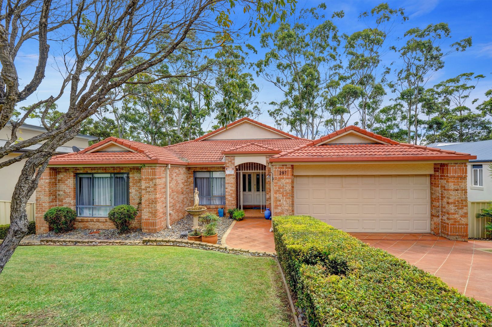 297 Crestwood Drive, Port Macquarie Property History & Address