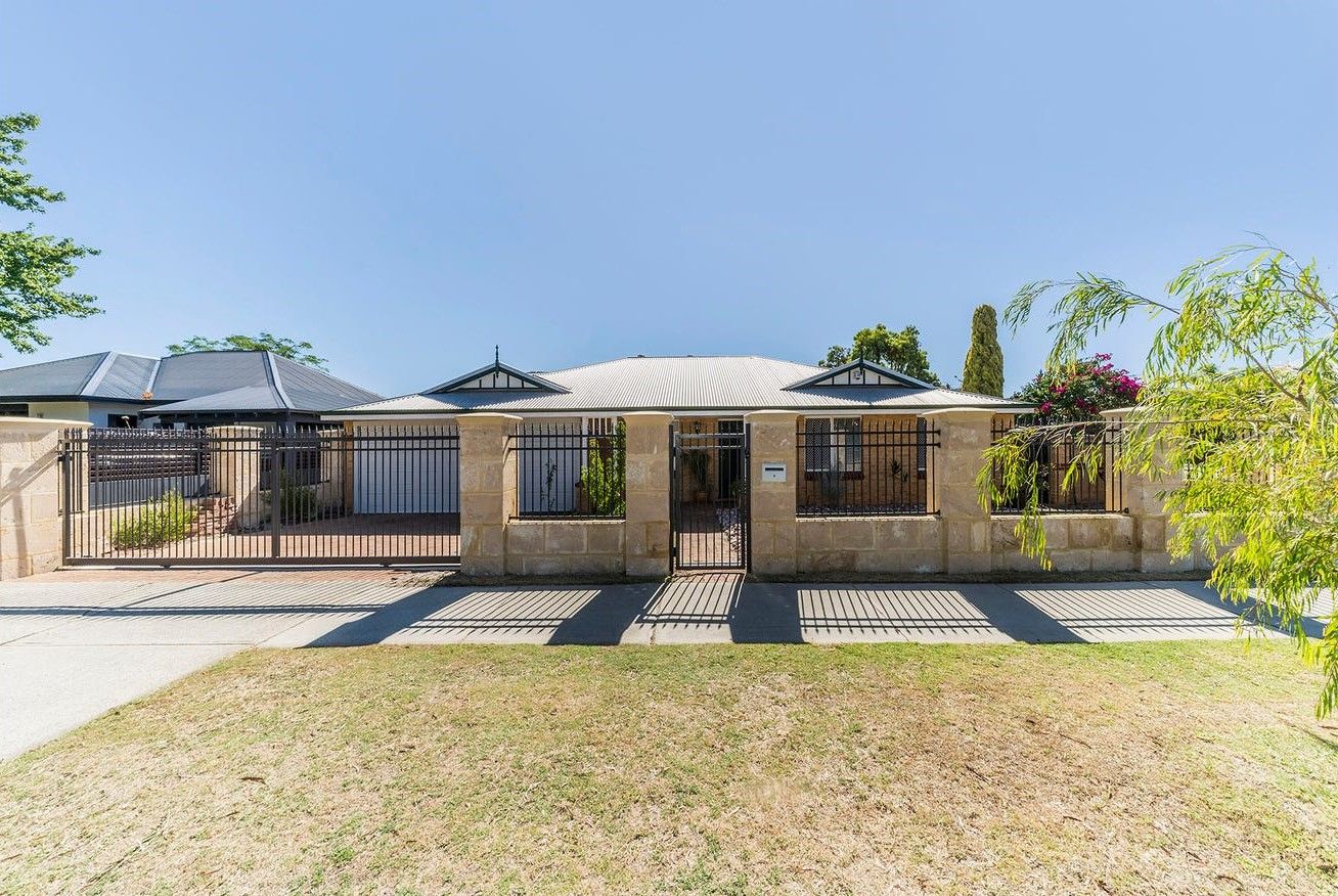 3 bedrooms House in 21 Edgecumbe Street COMO WA, 6152