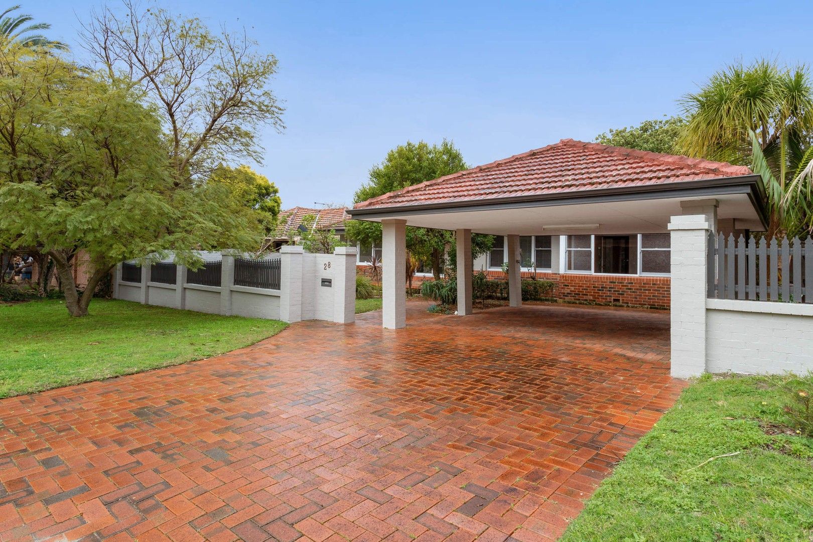 3 bedrooms House in 28 Hornsey Road Road FLOREAT WA, 6014