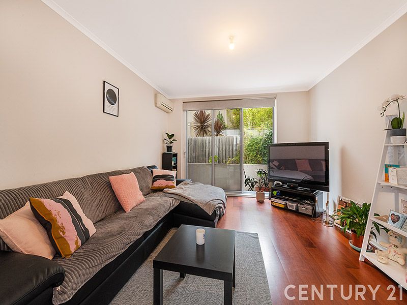 2 bedrooms Apartment / Unit / Flat in 4/52 Scott Street ELWOOD VIC, 3184