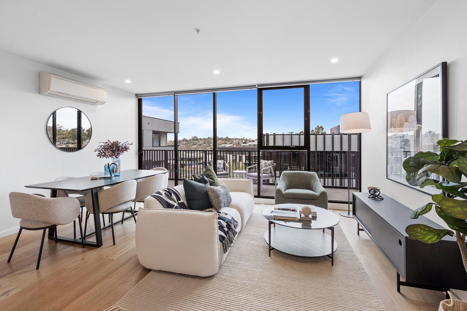 3 bedrooms Apartment / Unit / Flat in 609/188 Whitehorse Road BALWYN VIC, 3103