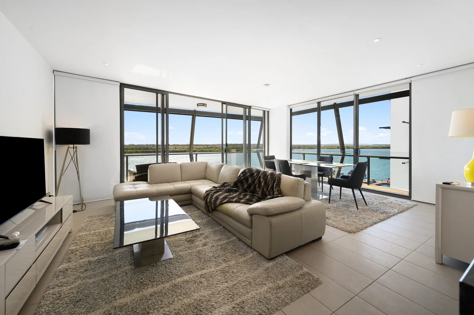 Apartment in Paradise Point - View 3