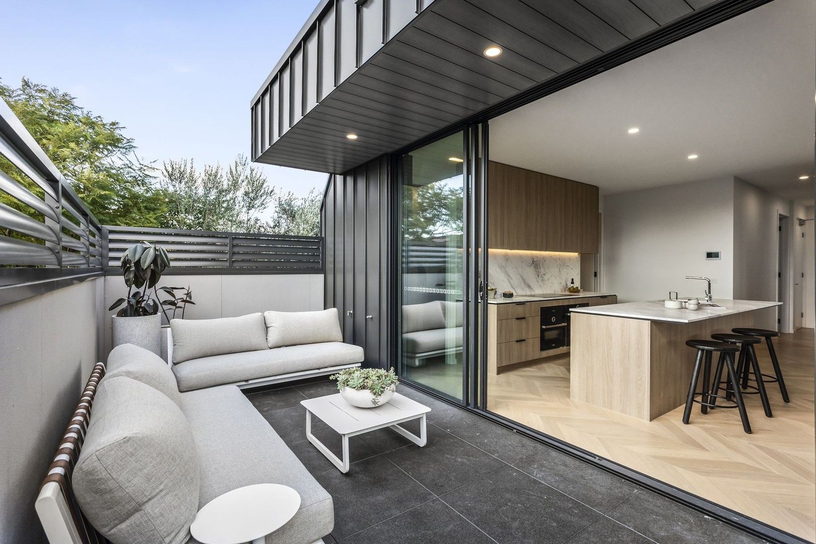 3 bedrooms Apartment / Unit / Flat in 202/34 Byron Street ELWOOD VIC, 3184