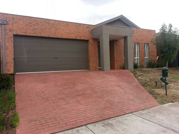 24 Lakewood Boulevard, Melton VIC 3337