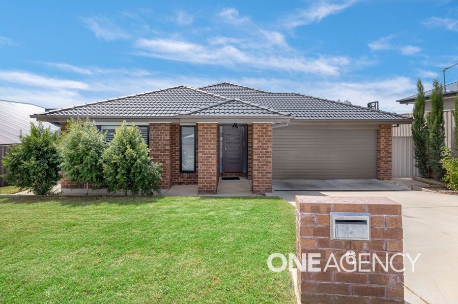 4 bedrooms House in 6 DARCY DRIVE BOOROOMA NSW, 2650