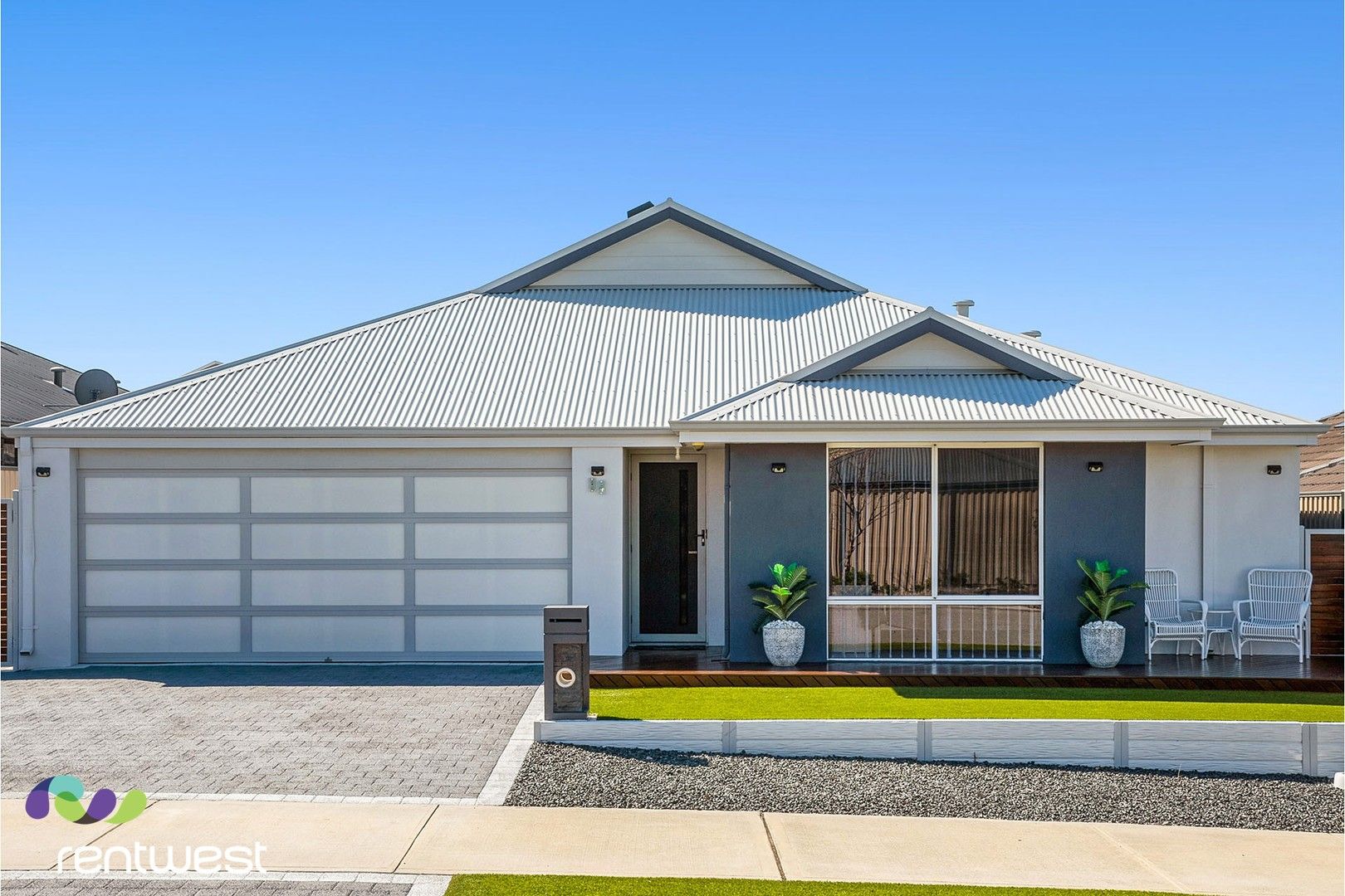 4 bedrooms House in 14 Serenity Way AVELEY WA, 6069