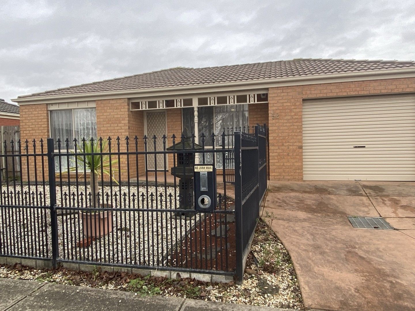 3 bedrooms House in 52 Cornwell Crescent CRANBOURNE EAST VIC, 3977
