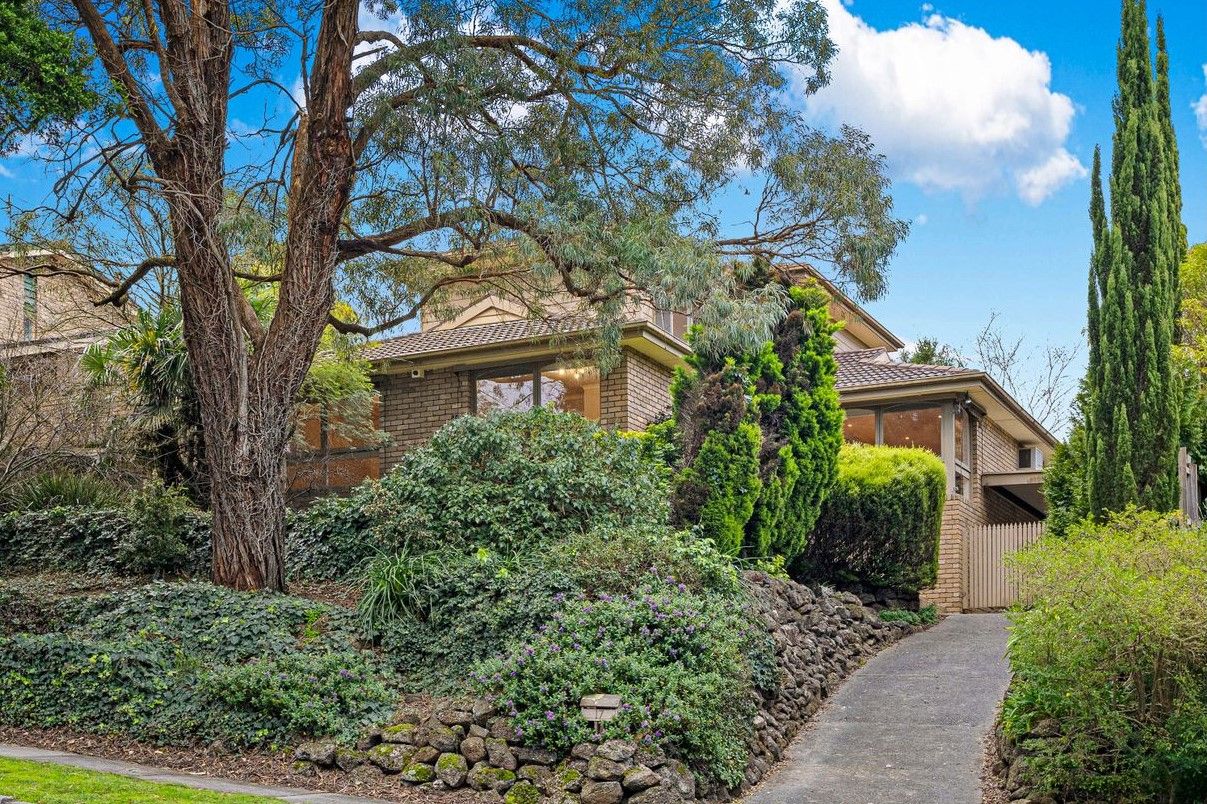 5 bedrooms House in 17 Glen Road MITCHAM VIC, 3132