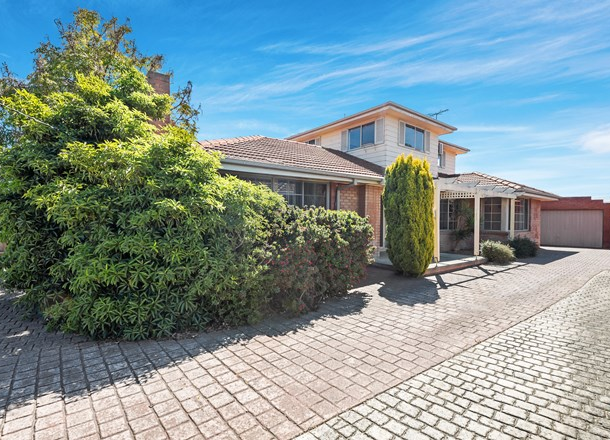 34 Robins Avenue, Reservoir VIC 3073